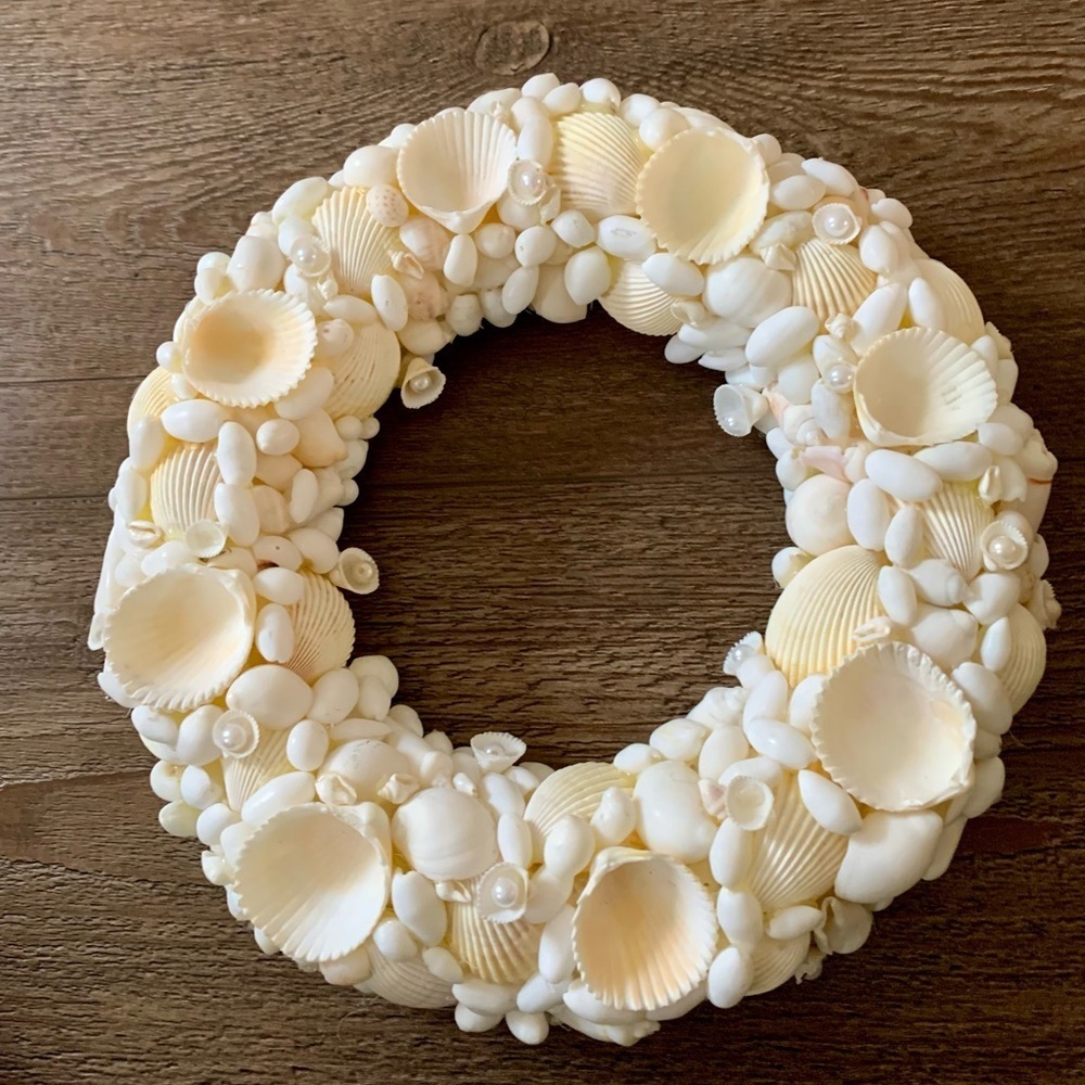 Pearline’s Seashell Wreath D 11” - Picture 2 of 13